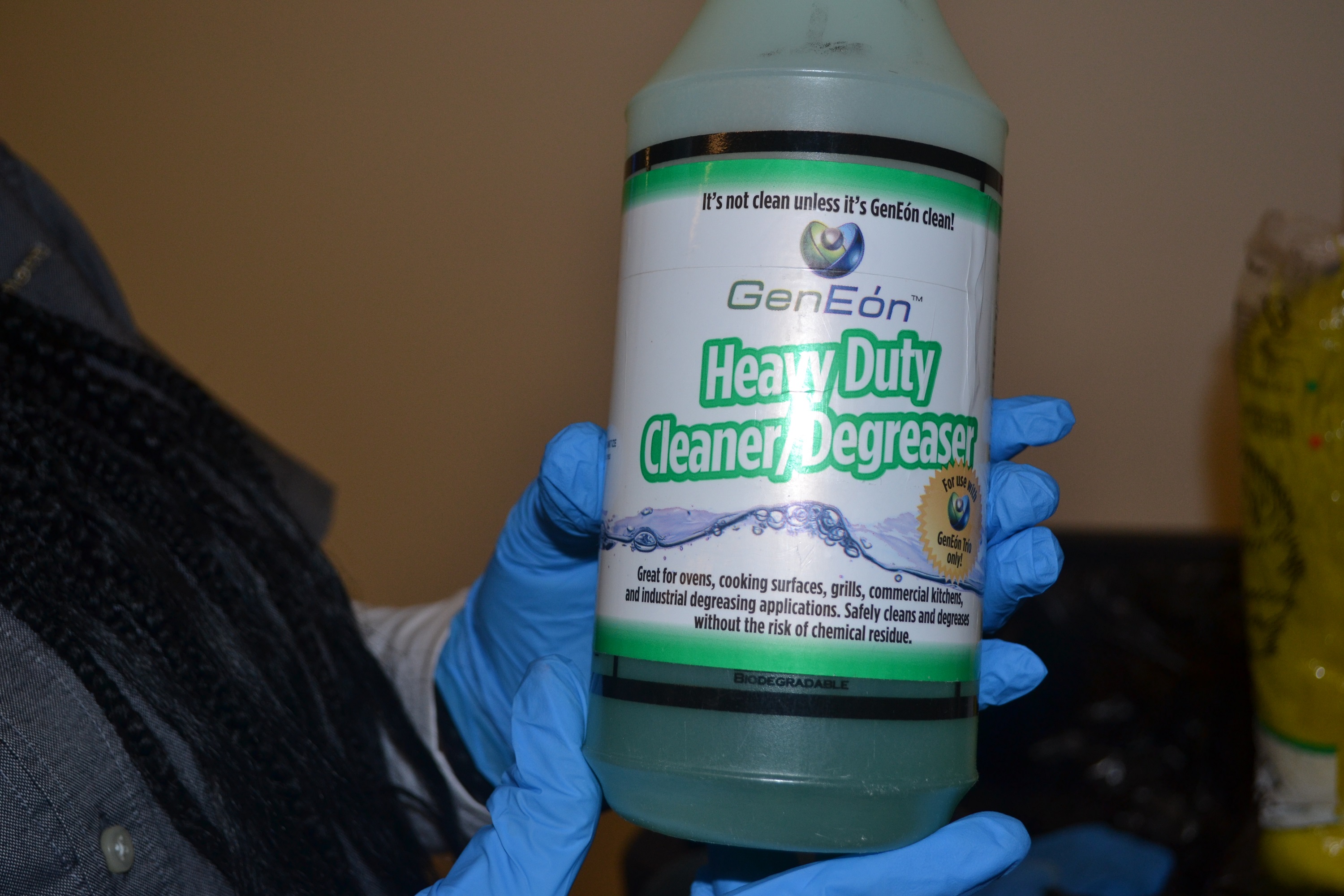 picture of a green cleaning bottle